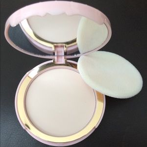 Too Faced Primed Poreless pressed powder